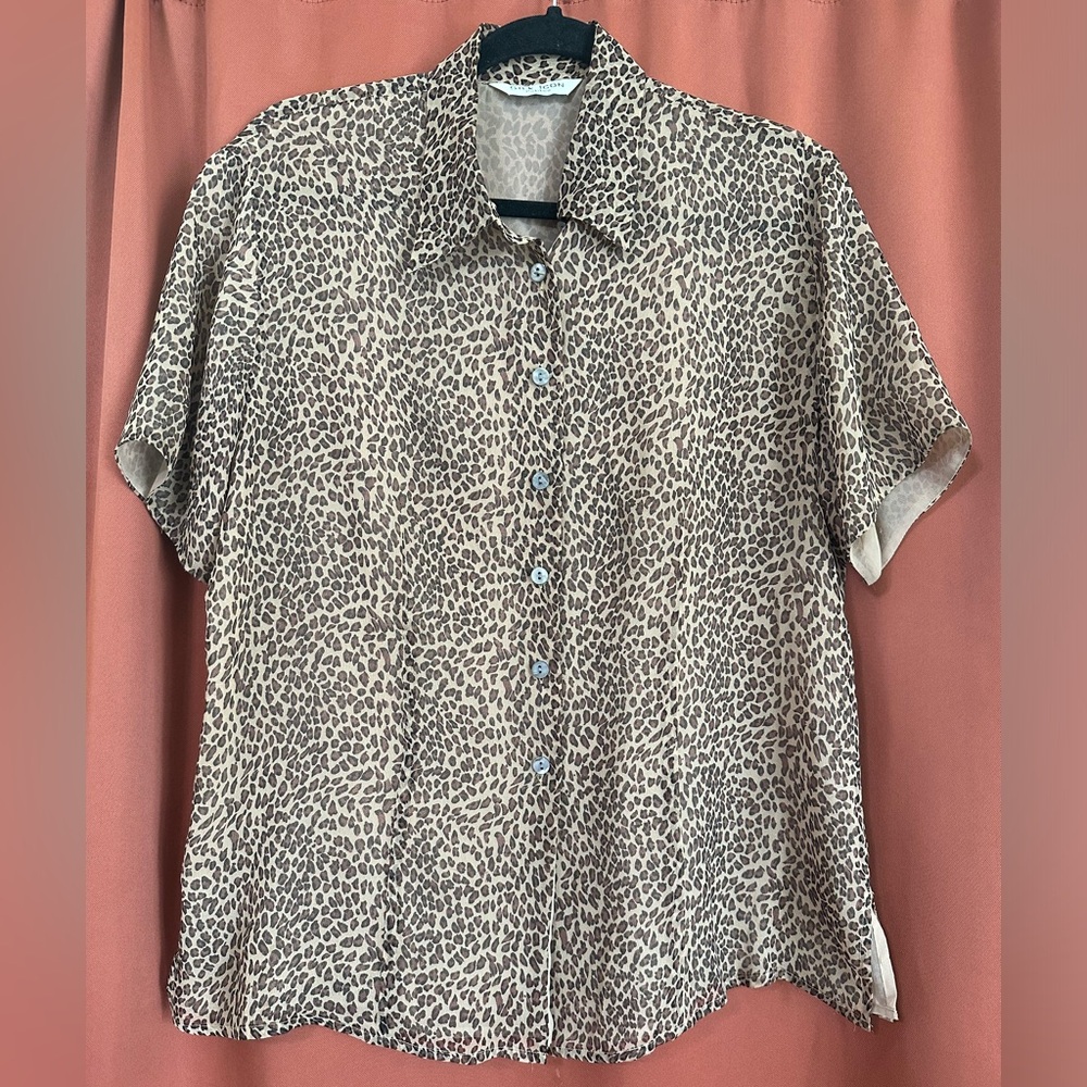 Silk Icon Women’s Size Petite Large 100% silk, Leopard Print Button-Up Shirt